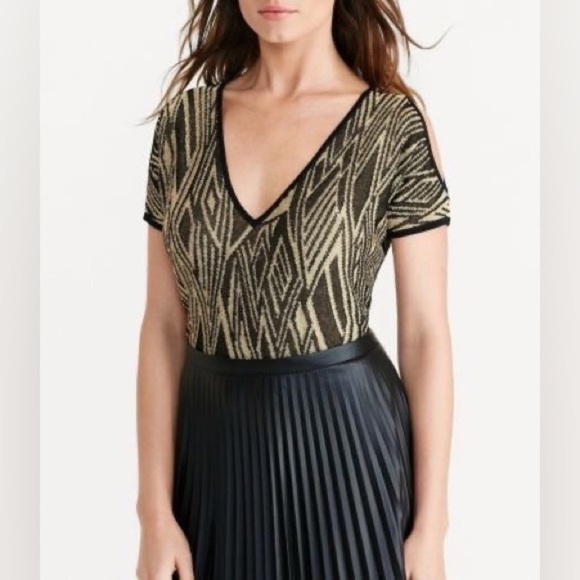 Lauren Ralph Lauren Black/Gold Geometric Metallic Cold Shoulder Top Size M - Picture 1 of 14